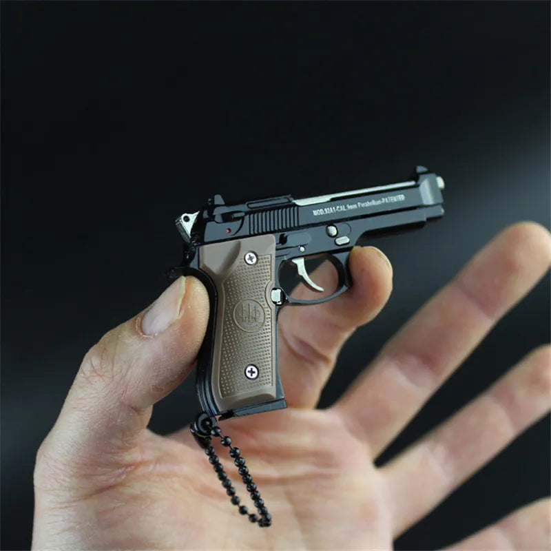 1:3 High Quality Metal Model Beretta 92F Keychain Toy Gun Miniature Alloy Pistol Collection Toy Gift pendant